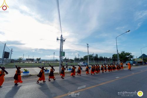 ภาพ No.222179:วันที่ 26-27 เมษายน พ.ศ. 2568 ศูนย์ปฏิบัติธรรมสวนผึ้ง ร่วมกับ ธุดงค์คสถานประจวบคีรีขันธ์ และวัดอ่าวน้อย  จัดกิจกรรมเดินธรรมยาตรา ตักบาตรข้าวสารอาหารแห้ง และจุดประทีปถวายเป็นพุทธบูชา ณ วัดอ่าวน้อย จ.ประจวบคีรีขันธ์