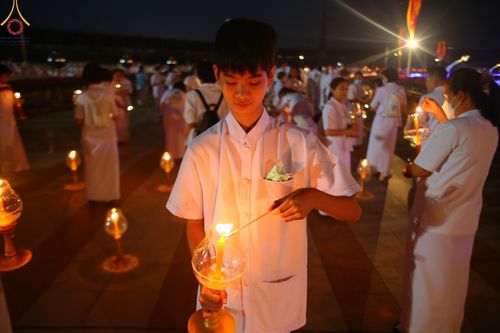 ภาพ No.77225:พิธีจุดมาฆประทีป ในวันมาฆบูชา อาทิตย์ต้นเดือนที่ 6 มีนาคม พ.ศ. 2566 ณ วัดพระธรรมกาย อ.คลองหลวง จ.ปทุมธานี