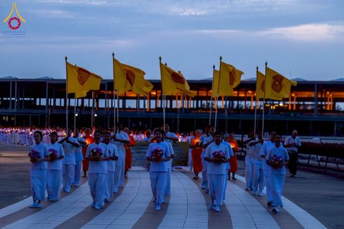 ภาพ No.224245:วันที่ 3-5 พฤษภาคม พ.ศ. 2568  กิจวัตร-กิจกรรมโครงการปฏิบัติธรรมอบรมศีลธรรม “บวชอุบาสิกาแก้ว” ถวายเป็นพระราชกุศล แด่พระบาทสมเด็จพระเจ้าอยู่หัว เนื่องในโอกาสมหามงคล “วันฉัตรมงคล” ณ วัดพระธรรมกาย อ.คลองหลวง จ.ปทุมธานี