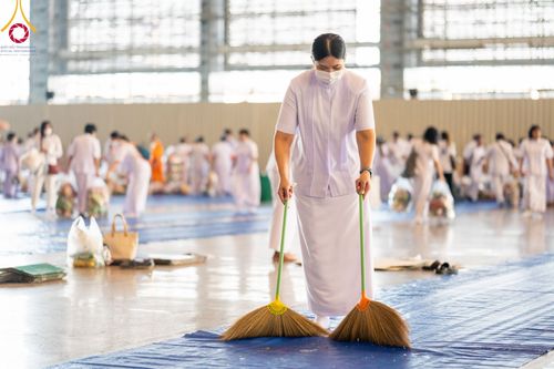 ภาพ No.92143:พิธีตักบาตร ในวันทอดกฐินสามัคคี ประจำปีพุทธศักราช 2566 วันอาทิตย์ต้นเดือนที่ 5 พฤศจิกายน พ.ศ. 2566 ณ สภาธรรมกายสากล วัดพระธรรมกาย จ.ปทุมธานี