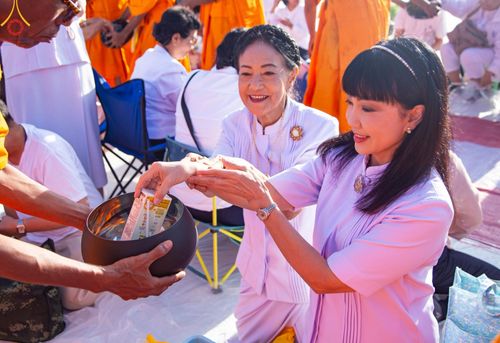 ภาพ No.211947:วันจันทร์ที่ 17 มีนาคม พ.ศ. 2568 พิธีตักบาตรพระกว่า 300 รูป ฉลองพิธีประดิษฐานพระบรมสารีริกธาตุ ณ ปทุมเจดีย์ เจดีย์พระพุทธเจ้า 5 พระองค์ ศูนย์อบรมเยาวชนปัตตานี บ้านโคกดีปลี ตำบลตุยง อำเภอหนองจิก จังหวัดปัตตานี