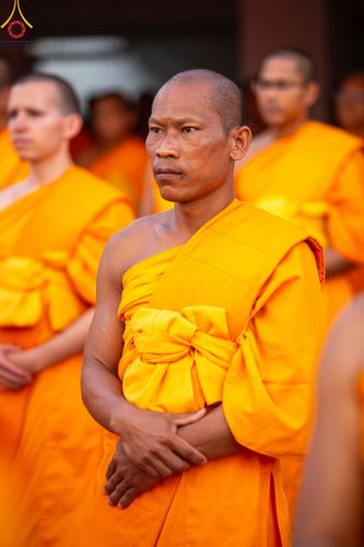 ภาพ No.201602:พิธีจุดประทีปถวายเป็นพุทธบูชา และบูชาธรรมมหาปูชนียาจารย์ ณ อาคารธรรมยาตรา กตัญญูบูชามหาปูชนียาจารย์ ตรงข้ามวัดปากน้ำภาษีเจริญ จ.กรุงเทพมหานคร ในโครงการธรรมยาตรา กตัญญูบูชา มหาปูชนียาจารย์ พระมงคลเทพมุนี(สด จนฺทสโร) พระผู้ปราบมาร อนุสรณ์สถาน 7 แห่ง