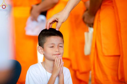 ภาพ No.139096:พิธีตักบาตร , พิธีบูชาข้าวพระ ณ ห้องแก้วสารพัด 1 สภาธรรมกายสากล วัดพระธรรมกาย วันอาทิตย์ต้นเดือนที่ 2 มิถุนายน พ.ศ. 2567