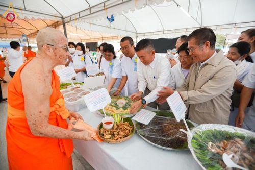 ภาพ No.118899:พิธีถวายภัตตาหารเป็นสังฆทาน แด่คณะพระธรรมยาตรา ปีที่ 12 วันที่ 26 มกราคม พ.ศ. 2567 ณ อนุสรณ์สถานบางปลา จ.นครปฐม