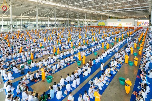พิธีตักบาตร , พิธีปฎิบัติธรรม , พิธีถวายภัตตาหารเมนูสวรรค์ ในพรรษาแห่งการเข้าถึงธรรม วันธรรมชัย วันอังคารที่ 27 สิงหาคม พ.ศ.2567 ณ สภาธรรมกายสากล วัดพระธรรมกาย