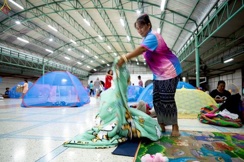 ภาพ No.235429:วันที่ 30-31 กรกฎาคม พ.ศ. 2568 วัดพระธรรมกาย มูลนิธิธรรมกาย ร่วมกับศูนย์ส่งเสริมศีลธรรมจังหวัดสุรินทร์ เปิดศูนย์พักพิงชั่วคราวเพื่อช่วยเหลือประชาชน ผู้อพยพจากเหตุปะทะกันตามแนวชายแดน ไทย-กัมพูชา ตั้งแต่วันที่ 24 กรกฎาคม พ.ศ.2568 เป็นต้นไป