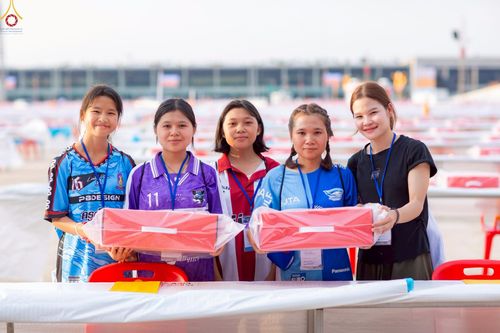 ภาพ No.225087:วันที่ 20 - 27 เมษายน พ.ศ. 2568 "ภาพแห่งความปลื้มที่ไม่มีวันจบ" คณะสงฆ์สามเณร เจ้าหน้าที่ และสาธุชน ร่วมแรงร่วมใจกันเตรียมงานและเก็บงาน เพื่อวันคุ้มครองโลก พิธีถวายมหาสังฆทานคณะสงฆ์ 40,000 กว่าวัดทั่วประเทศ