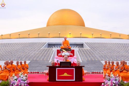 ภาพ No.252924:วันที่ 10 ตุลาคม พ.ศ. 2568 พิธีปลูกต้นทรัพย์บานชื่น ณ ลานธรรม วัดพระธรรมกาย