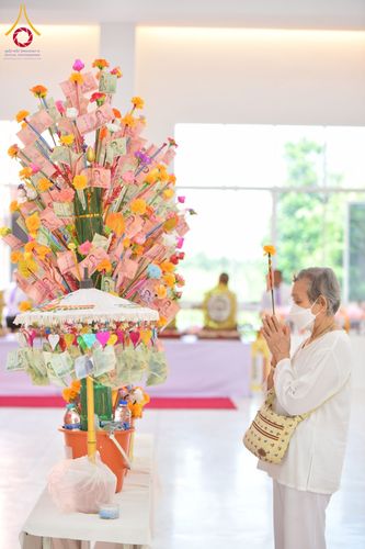 ภาพ No.152528:พิธียกฉัตรขาว 5 ชั้น กางกั้นถวายองค์พระประธาน อาคารปฏิบัติธรรมวัดสายสุวพรรณ ต.คลองสี่ อ.คลองหลวง จ.ปทุมธานี วันเสาร์ที่ 7 กันยายน พ.ศ. 2567