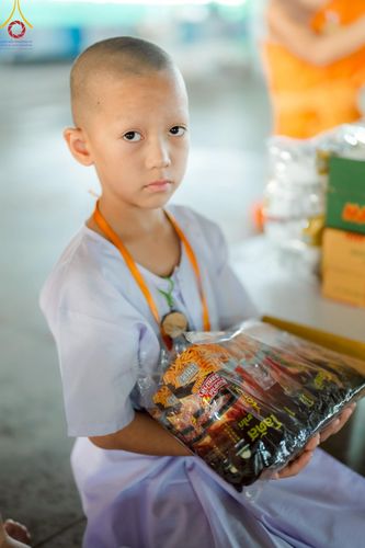 ภาพ No.214623:วันศุกร์ที่ 4 เมษายน พ.ศ.2568 นาคธรรมทายาทตักบาตรพระพี่เลี้ยง ในโครงการบรรพชาสามเณร ฟื้นฟูพระพุทธศาสนาทั่วไทย ณ วิหารคด 22 วัดพระธรรมกาย