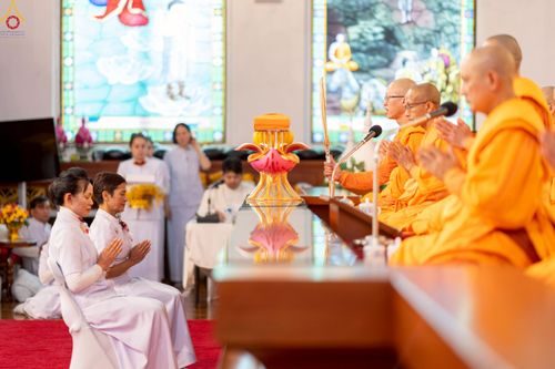 ภาพ No.270896:วันอาทิตย์ที่ 19 ตุลาคม พ.ศ. 2568 พิธีทอดกฐิน “หนึ่งไม่มีสอง” วัดพระธรรมกายนิวคาสเซิล เมืองนิวคาสเซิล ประเทศอังกฤษ 