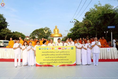 ภาพ No.235183:วันอาทิตย์ที่ 27 กรกฎาคม พ.ศ. 2568 พิธีตักบาตรพระ1,000 รูป ทำบุญเมืองพัทลุง ประธานสงฆ์ พระปริยัติวชิโรดม  เจ้าคณะจังหวัดพัทลุง ประธานฆราวาส นายรัฐศาสตร์ ชิดชู  ผู้ว่าราชการจังหวัดพัทลุง