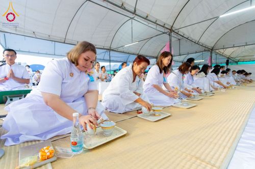 ภาพ No.200231:พิธีถวายภัตตาหารเป็นสังฆทาน แด่พระธรรมยาตรา ณ อนุสรณ์สถานบางปลา วัดบางปลา อำเภอบางเลน จังหวัดนครปฐม ในโครงการธรรมยาตรา กตัญญูบูชา มหาปูชนียาจารย์ พระมงคลเทพมุนี(สด จนฺทสโร) พระผู้ปราบมาร อนุสรณ์สถาน 7 แห่ง ปีที่ 13 วันที่ 23 มกราคม พ.ศ. 2568