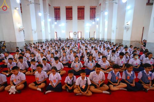 ภาพ No.184932:กิจกรรมวันรวมพลังเด็กดี V-Star ผู้นำฟื้นฟูศีลธรรมโลก กรุงเทพมหานคร ณ วัดมหาธาตุยุวราชรังสฤษฎิ์ราชวรมหาวิหาร กรุงเทพมหานคร ในวันที่ 13 ธันวาคม พ.ศ. 2567