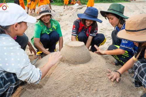 ภาพ No.140365:Photo Story มหัศจรรย์วัดดงดินแดง  EP.8  ภาพการเตรียมงาน การปฎิบัติงาน ของเหล่าผู้ทุ่มเทและเสียสละ เพื่อความสำเร็จของความมหัศจรรย์ ณ วัดดงดินแดง ต.ม่อนจอง อ.อมก๋อย จ.เชียงใหม่ วันที่ 1-7 เมษายน พ.ศ. 2567