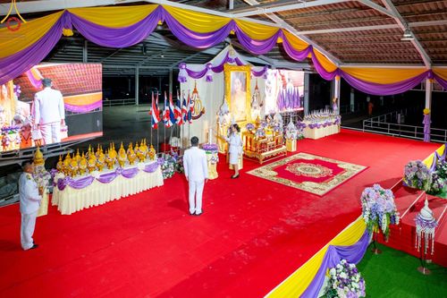 ภาพ No.138993:กิจกรรมเฉลิมพระเกียรติ สมเด็จพระนางเจ้าฯ พระบรมราชินี เนื่องในโอกาสวันเฉลิมพระชนมพรรษา พิธีเจริญพระพุทธมนต์ , ทำบุญตักบาตรพระสงฆ์ ถวายพระราชกุศล , พิธีถวายเครื่องราชสักการะ , และพิธีจุดเทียนถวายพระพรชัยมงคล วันที่ 3 มิถุนายน พ.ศ. 2567 ณ อาคารโถงช้าง วัดพ