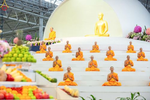 ภาพ No.159190:พิธีบูชาข้าวพระ ในวันอาทิตย์ต้นเดือน วันที่ 6 ตุลาคม พ.ศ. 2567 ณ สภาธรรมกายสากล วัดพระธรรมกาย