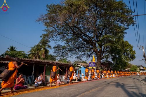 ภาพ No.107892:พิธีต้อนรับพระธรรมยาตรา ในโครงการธรรมยาตรากตัญญูบูชา มหาปูชนียาจารย์ พระมงคลเทพมุนี(สด จนฺทสโร) พระผู้ปราบมาร อนุสรณ์สถาน 7 แห่ง ปีที่ 12 วันที่ 7 มกราคม พ.ศ. 2567 ณ อนุสรณ์สถานคลองบางนางแท่น  อ.สามพราน จ.นครปฐม