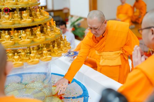 ภาพ No.220997:วันที่ 13 เมษายน พ.ศ. 2568 พิธีโปรยรัตนชาติปฐมเริ่มสถาปนาเจดีย์ และ พิธีเปิดหมู่บ้านปฏิบัติธรรม เพื่อการบรรลุธรรม ณ วัดป่าธรรมกายนานาชาติโทชิหงิ  ประเทศญี่ปุ่น