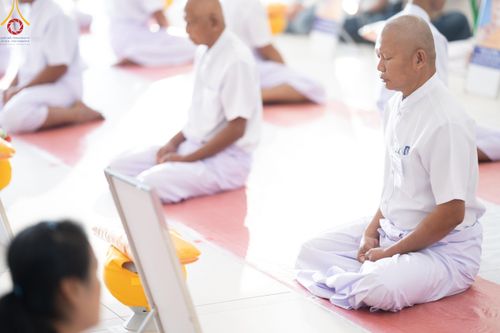 ภาพ No.199701:โครงการอุปสมบทหมู่บูชาธรรม 116 ปี คุณยายอาจารย์มหารัตนอุบาสิกาจันทร์ ขนนกยูง โครงการอุปสมบทหมู่ธรรมทายาท ระดับอุดมศึกษา รุ่นที่ 51 ภาคฤดูหนาว  ณ โบสถ์พระไตรปิฏก วัดพระธรรมกาย จ.ปทุมธานี  วันที่ 11 มกราคม พ.ศ. 2568 โดยมีพระครูปลัดรัตนวีรวัฒน์ เจ้าอาวาสวัด