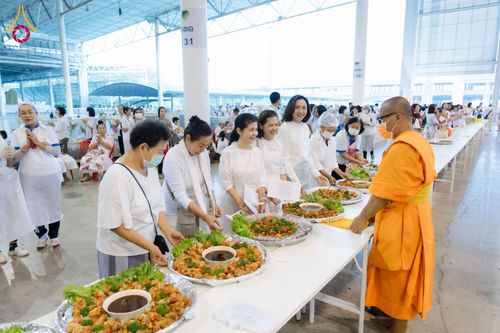 ภาพ No.120639:พิธีถวายภัตตาหารเป็นสังฆทาน แด่คณะพระธรรมยาตรา ปีที่ 12 วันที่ 29 มกราคม พ.ศ. 2567 ณ สภาธรรมกายสากล วัดพระธรรมกาย