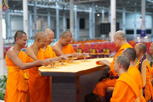 ภาพ No.153227:พิธีมุทิตาสักการะ พระภิกษุ-สามเณร ผู้สอบไล่ได้เปรียญธรรม ประโยค 1-2 ถึงประโยค ป.ธ.9 และบาลีศึกษา ประโยค1-2 ถึง บ.ศ.9 , พิธีมอบดวงแก้วสามเณรผู้ทรงบาลีไวยากรณ์ วัดพระธรรมกาย และ ศูนย์ส่งเสริมศีลธรรมในประเทศและต่างประเทศ วันอาทิตย์ที่ 8 กันยายน พ.ศ.2567