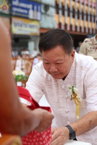 ภาพ No.146273:ตักบาตรพระ 1,384 รูป ทำบุญเมืองฝางครบรอบ 1,383 ปี ถวายเป็นพระราชกุศลแด่พระบาทสมเด็จพระเจ้าอยู่หัว เนื่องในโอกาสพระราชพิธีมหามงคล เฉลิมพระชนมพรรษา 6 รอบ 72 พรรษา วันเสาร์ที่ 27 กรกฎาคม พ.ศ.2567  ณ ถนนหน้าที่ว่าการอำเภอฝาง จ.เชียงใหม่