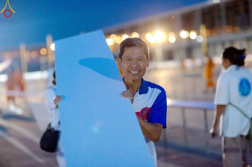 ภาพ No.218487:วันที่ 15 - 18 เมษายน พ.ศ. 2568 การเตรียมภาชนะสำหรับถวายภัตตาหาร , การจัดโต๊ะเก้าอี้ในลานธรรม , การแพ็คพัสดุงานต้อนรับ เพื่องานวันคุ้มครองโลก 22 เมษายน พ.ศ.2568 วัดพระธรรมกาย