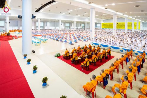 ภาพ No.215332:วันอาทิตย์ต้นเดือนที่ 6 เมษายน พ.ศ. 2568 พิธีบูชาข้าวพระ สภาธรรมกายสากล วัดพระธรรมกาย