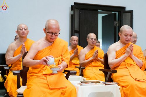 ภาพ No.123270:พิธีพระราชทานสัญญาบัตร พัดยศ และผ้าไตร แด่พระสงฆ์ในเขตปกครองคณะสงฆ์หนกลาง ณ วัดพระศรีมหาธาตุ เขตบางเขน กรุงเทพมหานคร และพิธีมุทิตาสักการะพระสังฆาธิการ ผู้ได้รับเลื่อนและตั้งสมณศักดิ์ ตามพระบรมราชโองการ ณ วัดพระธรรมกาย ในวันที่ 4 กุมภาพันธ์ พ.ศ. 2567