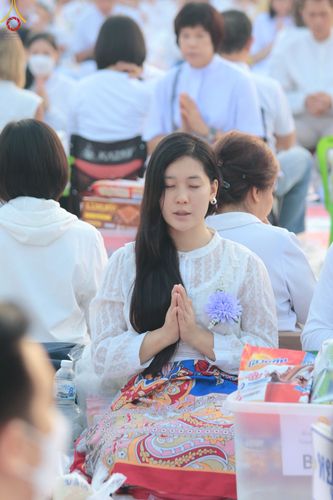 ภาพ No.110275:พิธีตักบาตรพระธรรมยาตราฯ ในโครงการธรรมยาตรากตัญญูบูชา มหาปูชนียาจารย์ พระมงคลเทพมุนี(สด จนฺทสโร) พระผู้ปราบมาร ปีที่ 12 ณ อนุสรณ์สถานลำดับที่ 2 สถานที่ตั้งมโนปณิธานบวชตลอดชีวิต อนุสรณ์สถานบางนางแท่น จ.นครปฐม วันที่ 11 มกราคม พ.ศ. 2567