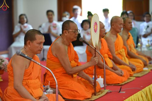 ภาพ No.135601:พิธีขอขมามอบผ้าไตร, พิธีบรรพชาสามเณร ในโครงการบรรพชาสามเณร ฟื้นฟูพระพุทธศาสนาทั่วไทย ณ วัดพระพุทธบาท ราชวรมหาวิหาร อ.พระพุทธบาท จ.สระบุรี วันที่ 6 เมษายน พ.ศ. 2567