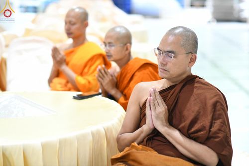 ภาพ No.169798:พิธีถวายภัตตาหารเมนูสวรรค์ "เพื่อการบรรลุธรรม" เนื่องในวันลอยกระทง (ขึ้น 15 ค่ำ เดือน 12) วันศุกร์ที่ 15 พฤศจิกายน พ.ศ. 2567 ณ หอฉันคุณยายอาจารย์ฯ วัดพระธรรมกาย