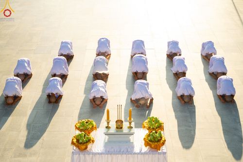 ภาพ No.159732:พิธีตัดปอยผมปลงผมนาคธรรมทายาท, พิธีบรรพชาอุปสมบทหมู่ โครงการอุปสมบทหมู่บูชาธรรม 140 ปี พระมงคลเทพมุนี (สด จนฺทสโร) ณ โบสถ์พระไตรปิฏก วัดพระธรรมกาย วันเสาร์ที่ 5 ตุลาคม พ.ศ. 2567