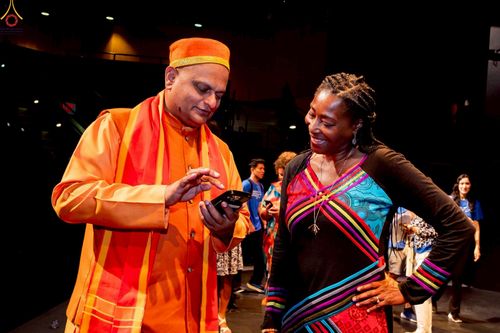 ภาพ No.249788:วันอาทิตย์ที่ 28 กันยายน พ.ศ. 2568 การปฏิบัติธรรมบูชาธรรม 108 ปี แห่งการบรรลุธรรมของหลวงปู่วัดปากน้ำ ได้จุดประทีปสันติภาพไปทั่วโลก และได้ร่วมเสวนาทางปัญญา เพื่อการขยายพระพุทธศาสนาวิชชาธรรมกายไปทั่วโลก  ในงาน HTC Newyork USA