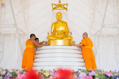 ภาพ No.249214:วันที่ 20 กันยายน พ.ศ. 2568 พิธีประดิษฐานรูปหล่อหลวงปู่วัดปากน้ำ ภาษีเจริญ ณ วิหารพระมงคลเทพมุนี (สด จนฺทสโร) ศูนย์ปฏิบัติธรรมภูเก็ต จ.ภูเก็ต