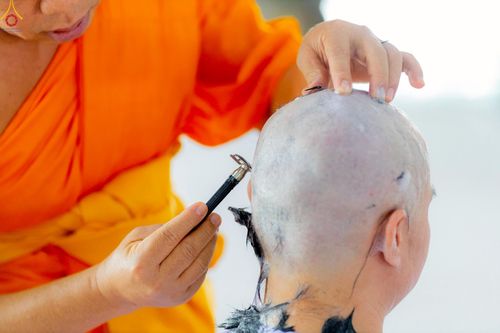 ภาพ No.228548:วันเสาร์ที่ 7 มิถุนายน พ.ศ. 2568 พิธีปลงผมโครงการอุปสมบทหมู่ธรรมทายาท ระดับอุดมศึกษา รุ่นที่ 52 ภาคฤดูฝน ณ วิหารคด 9 วัดพระธรรมกาย