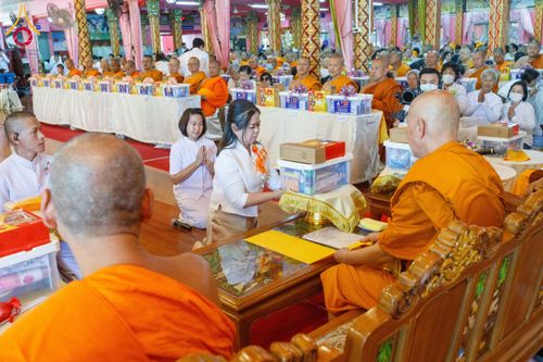 ภาพ No.197386:พิธีเจริญพระพุทธมนต์ ปฏิบัติธรรม มอบทุนการศึกษา ถวายสังฆทาน 108 วัด เพื่อถวายเป็นพุทธบูชา และขับเคลื่อนโครงการหมู่บ้านรักษาศีล 5 โดยคณะสงฆ์จังหวัดนนทบุรี คณะศิษยานุศิษย์วัดพระธรรมกาย โครงการธรรมยาตรา ปีที่ 13 ณ วัดตะเคียน อ.บางกรวย จ.นนทบุรี