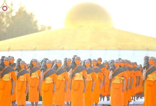 ภาพ No.104423:พระธรรมยาตราร่วมปฏิบัติธรรม และถ่ายภาพหมู่ประวัติศาสตร์ หน้ามหาวิหารพระมงคลเทพมุนี วันที่ 27 ธันวาคม พ.ศ. 2566