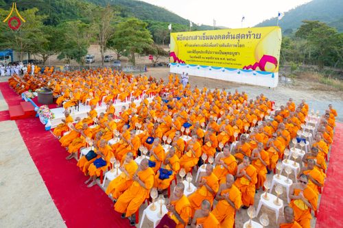 ภาพ No.275117:วันอาทิตย์ที่ 30 พฤศจิกายน พ.ศ. 2568 พิธีตอกเสาเข็ม "สร้างองค์พระเจดีย์เพื่อสร้างสันติภาพโลก" ต้นสุดท้าย ณ ศูนย์ปฏิบัติธรรมระยอง (บ้านช่องลม)