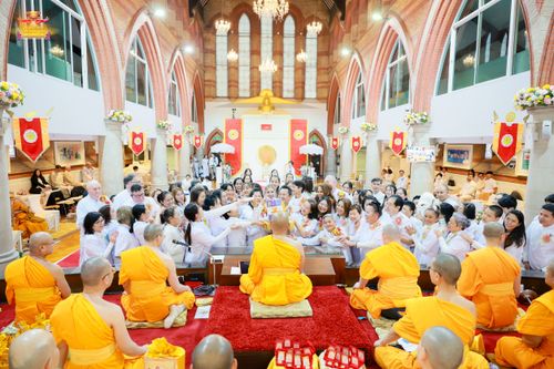 ภาพ No.169419:พิธีทอดกฐินสามัคคี เพื่อสนับสนุนการเผยแผ่พระพุทธศาสนาวิชชาธรรมกาย ณ วัดพระธรรมกายลอนดอน สหราชอาณาจักร วันอาทิตย์ที่ 20 ตุลาคม พ.ศ. 2567