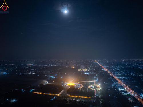 ภาพ No.170329:พิธีลอยกระทงธรรม ณ สระเศรษฐีทะเลบุญ มหาวิหารพระมงคลเทพมุนีฯ วัดพระธรรมกาย วันศุกร์ที่ 15 พฤศจิกายน พ.ศ.2567 (วันเพ็ญ 15 ค่ำ เดือน 12)