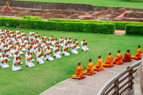 ภาพ No.231074:วันที่ 1 กรกฎาคม พ.ศ. 2568 โครงการบรรพชาสามเณร 300 รูป ถวายเป็นพุทธบูชา  วันอาสาฬหบูชา ณ จุดกำเนิดพระรัตนตรัย  ต้นแหล่งธัมมจักกัปปวัตตนสูตร เมืองพาราณสี  สารนาถ ประเทศอินเดีย