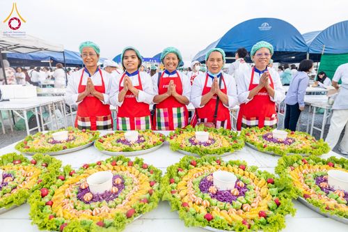 ภาพ No.199397:พิธีถวายภัตตาหารเป็นสังฆทาน แด่พระธรรมยาตรา ณ อนุสรณ์สถานบางปลา วัดบางปลา อำเภอบางเลน จังหวัดนครปฐม ในโครงการธรรมยาตรา กตัญญูบูชา มหาปูชนียาจารย์ พระมงคลเทพมุนี(สด จนฺทสโร) พระผู้ปราบมาร อนุสรณ์สถาน 7 แห่ง ปีที่ 13 วันที่ 22 มกราคม พ.ศ. 2568