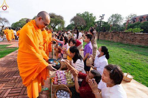 ภาพ No.138557:พิธีตักบาตร วัดราชบูรณะ จ.พระนครศรีอยุธยา วันที่ 25 พฤษภาคม พ.ศ.2567