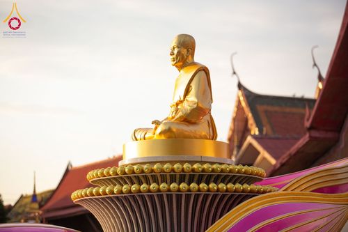 ภาพ No.197091:พระธรรมยาตราปฏิบัติธรรม และถ่ายภาพหมู่ประวัติศาสตร์ ณ วัดโบสถ์(บน) ตำบลบางคูเวียง อำเภอบางกรวย จังหวัดนนทบุรี ในโครงการธรรมยาตรา กตัญญูบูชา มหาปูชนียาจารย์ พระมงคลเทพมุนี(สด จนฺทสโร) พระผู้ปราบมาร อนุสรณ์สถาน 7 แห่ง ปีที่ 13 วันที่ 18 มกราคม พ.ศ. 2568