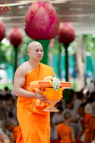 ภาพ No.223771:วันอาทิตย์ที่ 11 พฤษภาคม พ.ศ. 2568 พิธีอุปสมบทสามเณรเปรียญธรรมอุปสมบทอุทิศชีวิต 9 รูป อุบาสก 1 ท่าน ณ อุโบสถพระไตรปิฏกวัดพระธรรมกาย