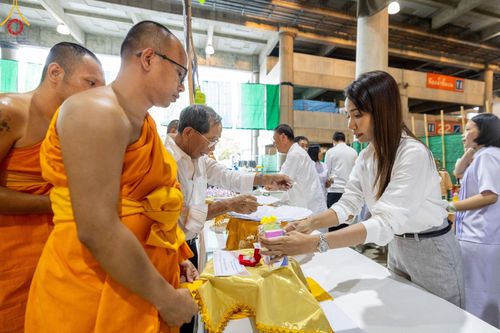 ภาพ No.123604:พิธีถวายสลากภัต แด่พระภิกษุสงฆ์ เพื่อโครงการธรรมยาตรา กตัญญูบูชา มหาปูชนียาจารย์ พระมงคลเทพมุนี (สด จนฺทสโร) พระผู้ปราบมาร อนุสรณ์สถาน 7 แห่ง ปีที่ 12 ระหว่างวันที่ 2 - 31 มกราคม พ.ศ.2567