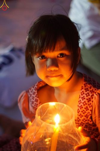 ภาพ No.129637:พิธีจุดประทีป 10,000 ดวง น้อมถวายเป็นพุทธบูชา ณ มหารัตนเจดีย์สิริปทุมสวรรค์ (เจดีย์อริยพุทธะ 5 พระองค์) ศูนย์ปฏิบัติธรรมภาคใต้ อ.บางกล่ำ จ.สงขลา  วันที่ 10 มีนาคม พ.ศ. 2567