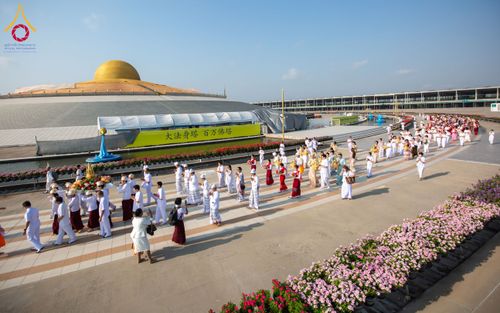 ภาพ No.209671:วันอาทิตย์ที่ 2 มีนาคม พ.ศ. 2568 พิธีภาคบ่าย สัมมนาพิเศษ, ปฏิบัติธรรม พิธีรับมอบพระบรมสารีริกธาตุ ณ สภาธรรมกายสากล วัดพระธรรมกาย